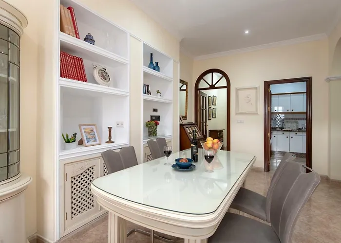 Downtown -parking Included- * Ronda