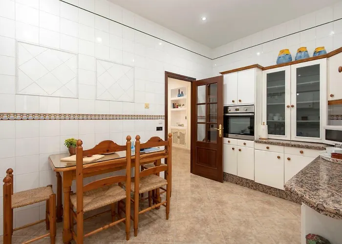 Downtown -parking Included- Apartment