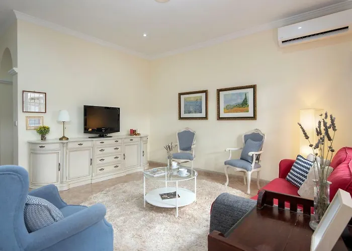 Downtown -parking Included- Apartment